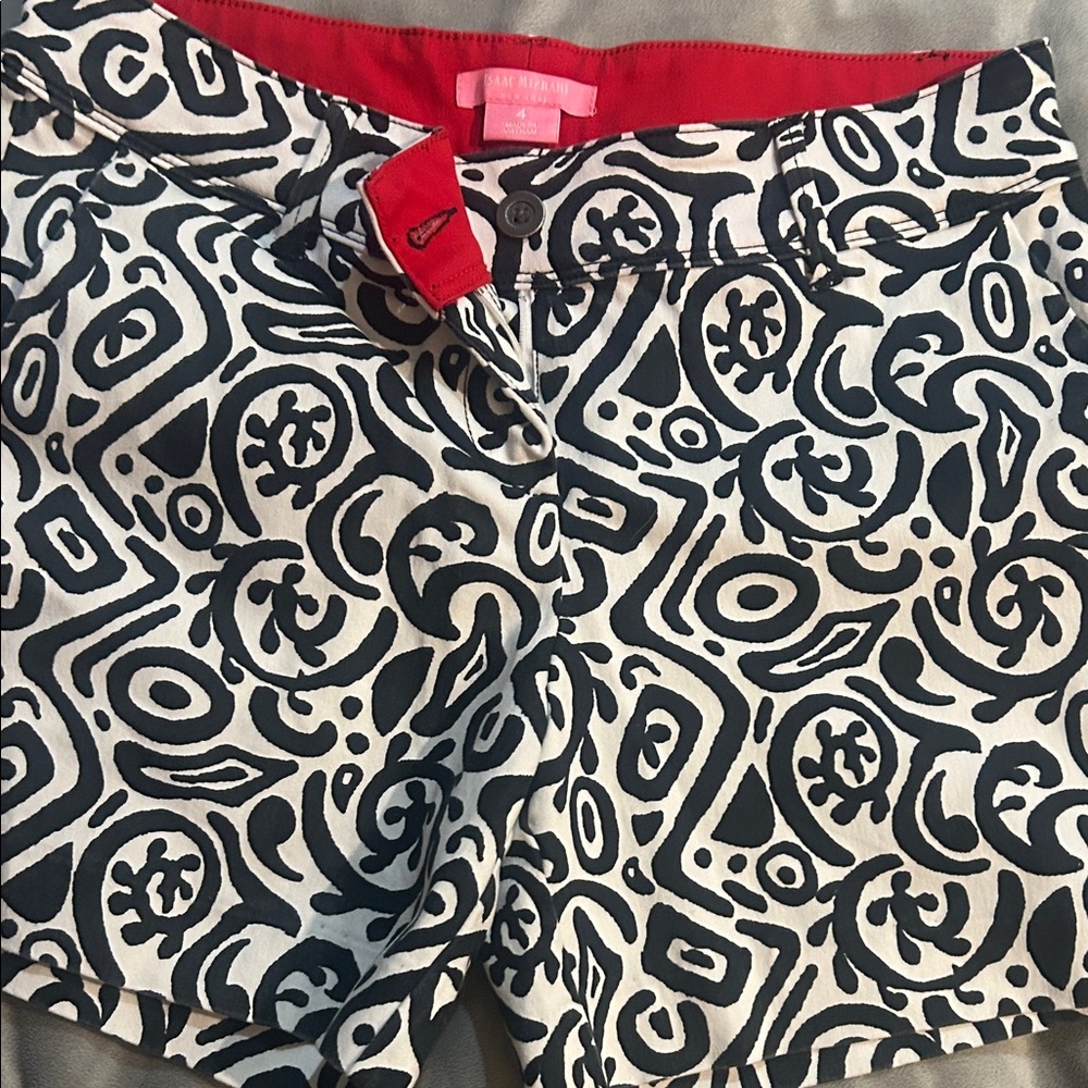 Isaac mizrahi Women's Black and White Patterned Shorts